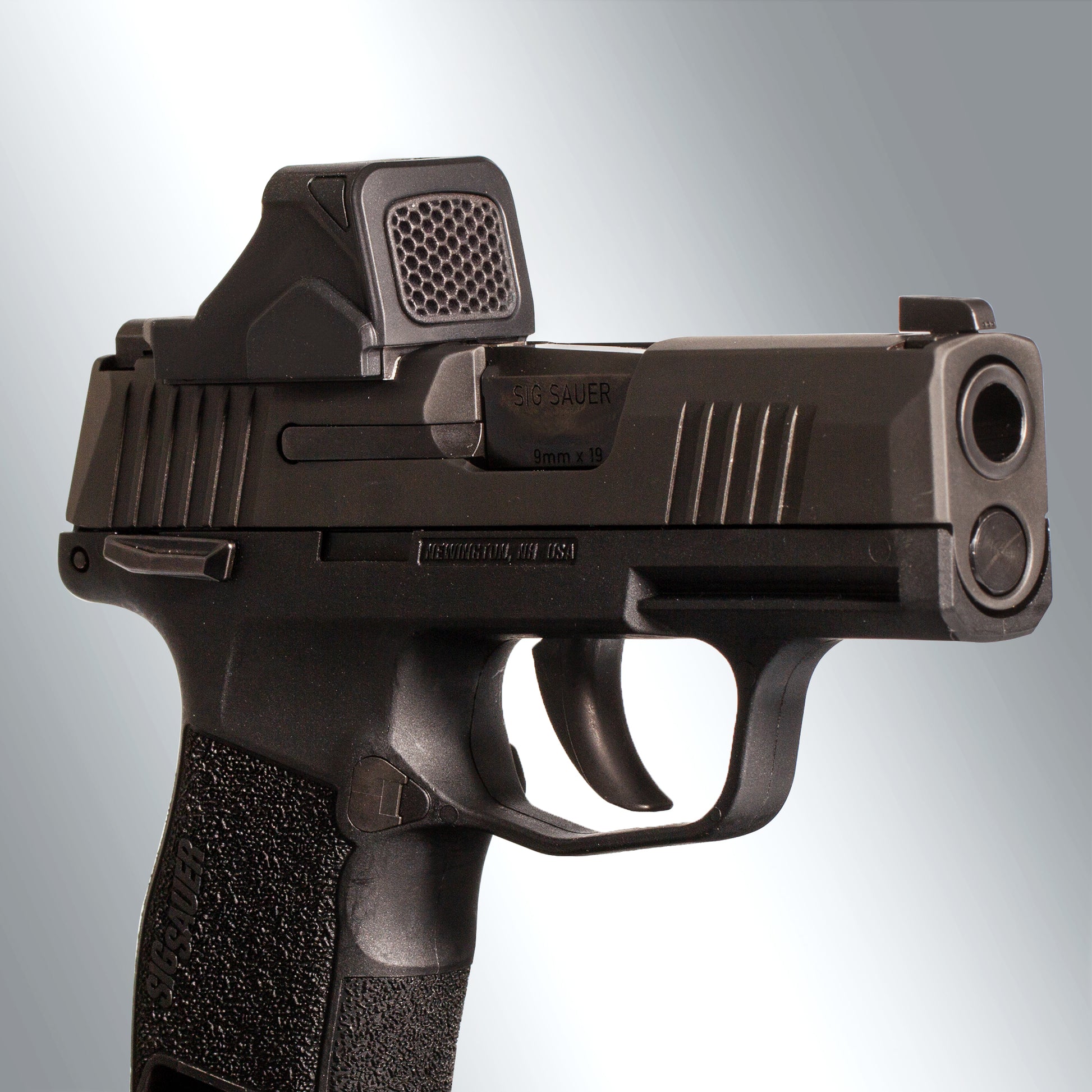 Black Optic Scope Cover with GlareGard Killflash Lens Installed for Holosun® 507K