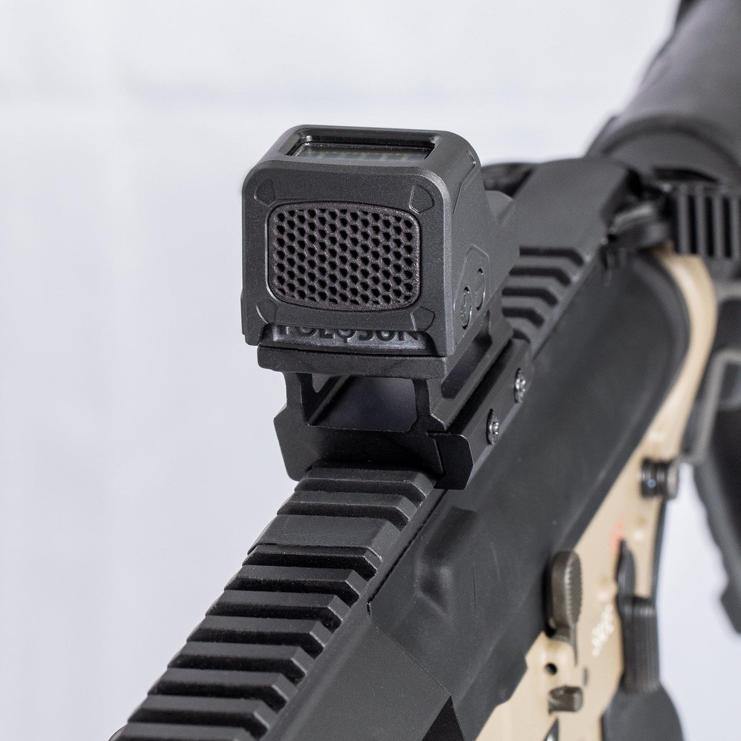 Black Optic Scope Cover with GlareGard Killflash Lens Installed for Holosun® 508T