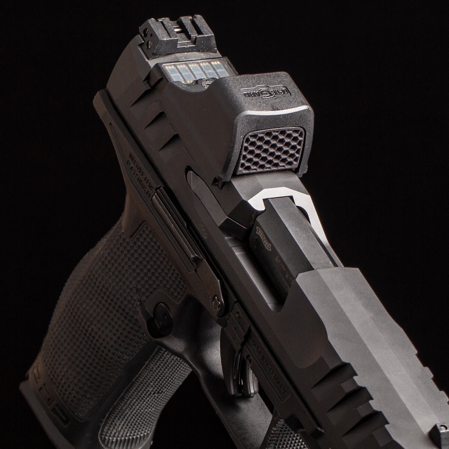 Black Optic Scope Cover with GlareGard Killflash Anti-Reflective Lens Installed for Holosun® SCS PDP