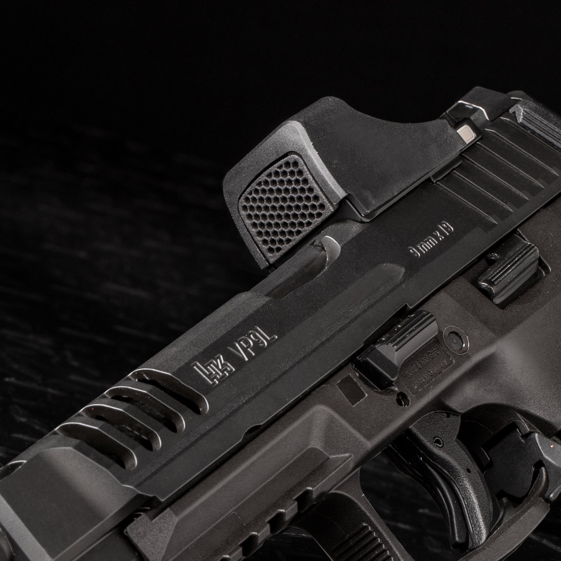 Black Optic Scope Cover with GlareGard Killflash Anti-Reflective Lens Installed for Holosun® SCS VP9