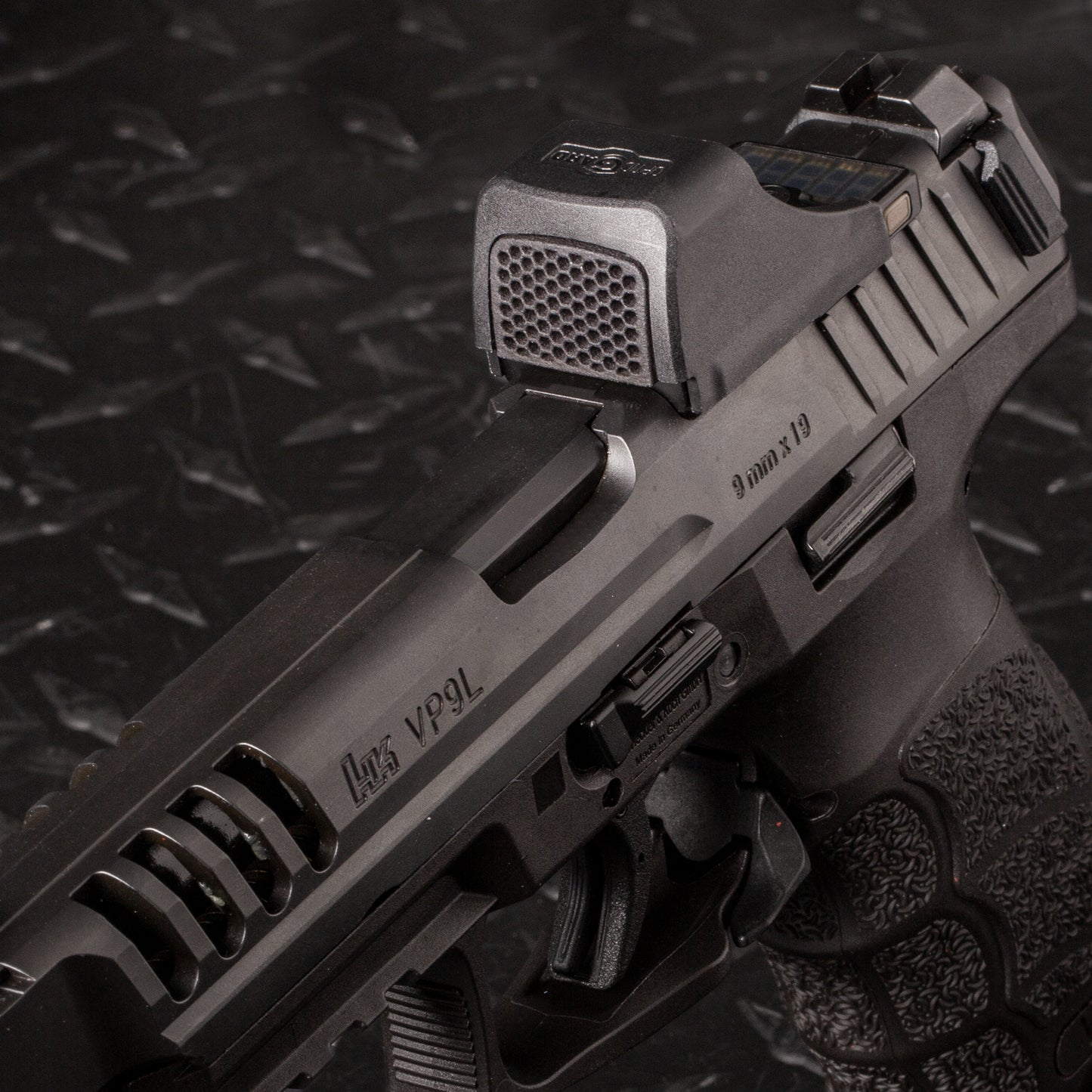 Black Optic Scope Cover with GlareGard Killflash Anti-Reflective Lens Installed for Holosun® SCS VP9