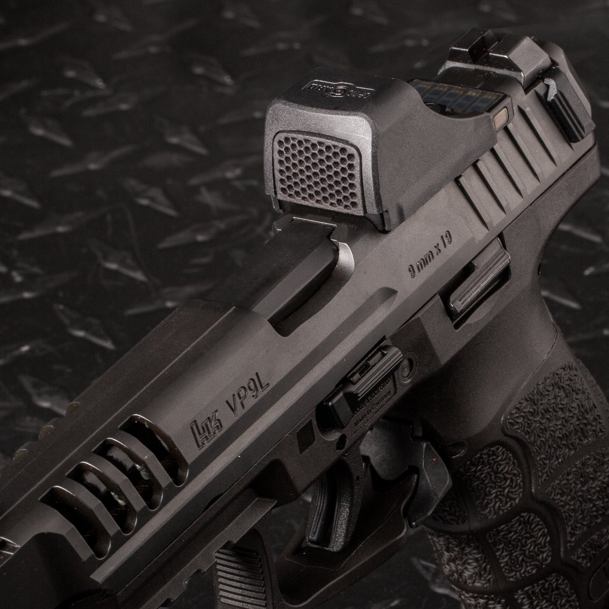 Black Optic Scope Cover with GlareGard Killflash Anti-Reflective Lens Installed for Holosun® SCS VP9