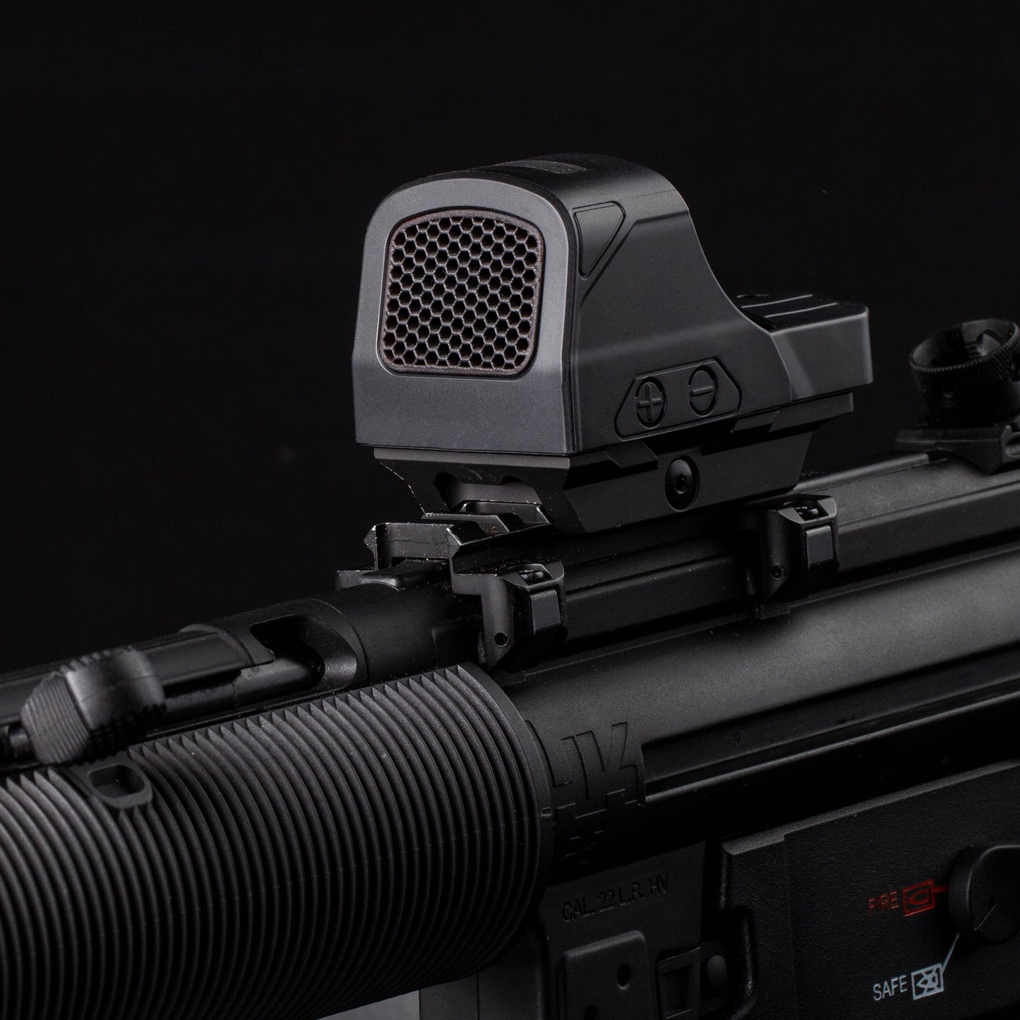 Carbon Fiber Optic Scope Cover with GlareGard Killflash Lens Installed for Holosun® 510C