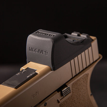 Close-up of a FlexGard Rubber Dust Cover for Holosun SCS MOS mounted on a FDE handgun [ads-hide]