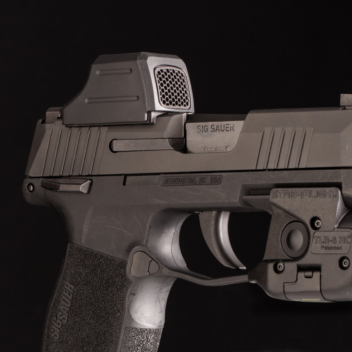 Black Optic Scope Cover with GlareGard Killflash Lens Installed for Holosun® SCS Carry
