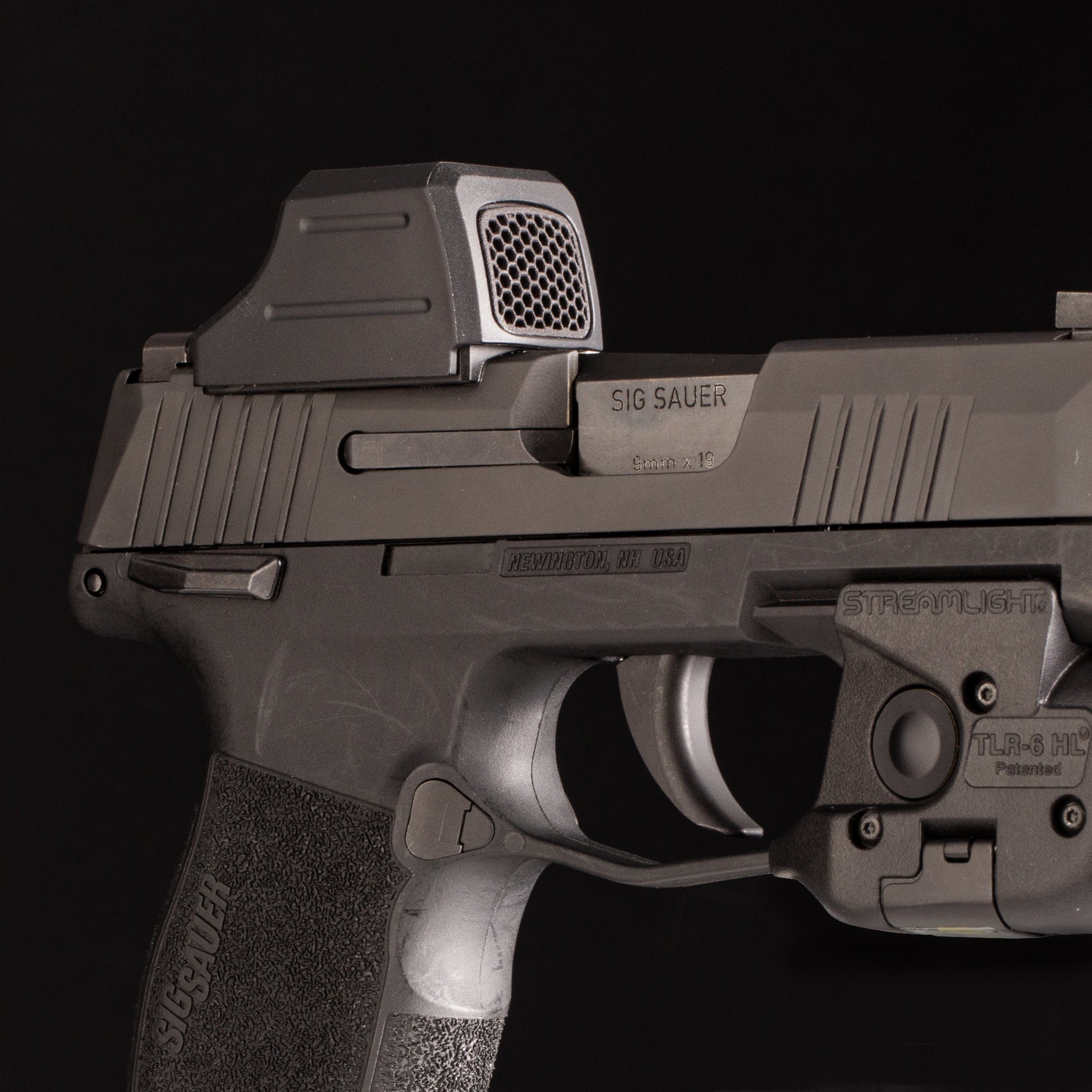 Black Optic Scope Cover with GlareGard Killflash Lens Installed for Holosun® SCS Carry